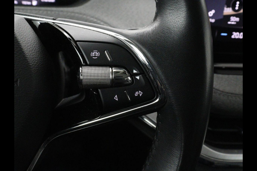 Škoda ENYAQ iV 60 | Trekhaak | Half leder | Carplay | Navigatie | Full LED | 19'' | Cruise control | Sfeerverlichting | Parkeerhulp | Climate control