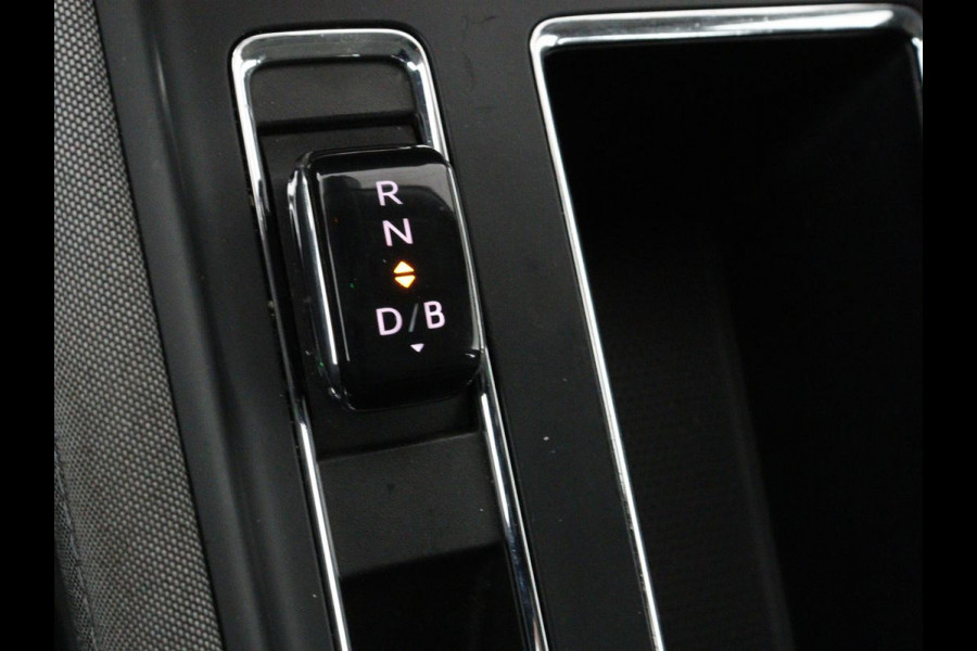 Škoda ENYAQ iV 60 | Trekhaak | Half leder | Carplay | Navigatie | Full LED | 19'' | Cruise control | Sfeerverlichting | Parkeerhulp | Climate control