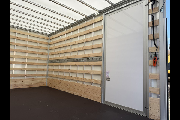 Maxus eDeliver 9 65kWh Elektrisch DHollandia Laadklep 172km WLTP 204PK 80kW Snelladen Carplay Adaptieve Cruise Control LED Airco Koffer Bakwagen Meubelbak