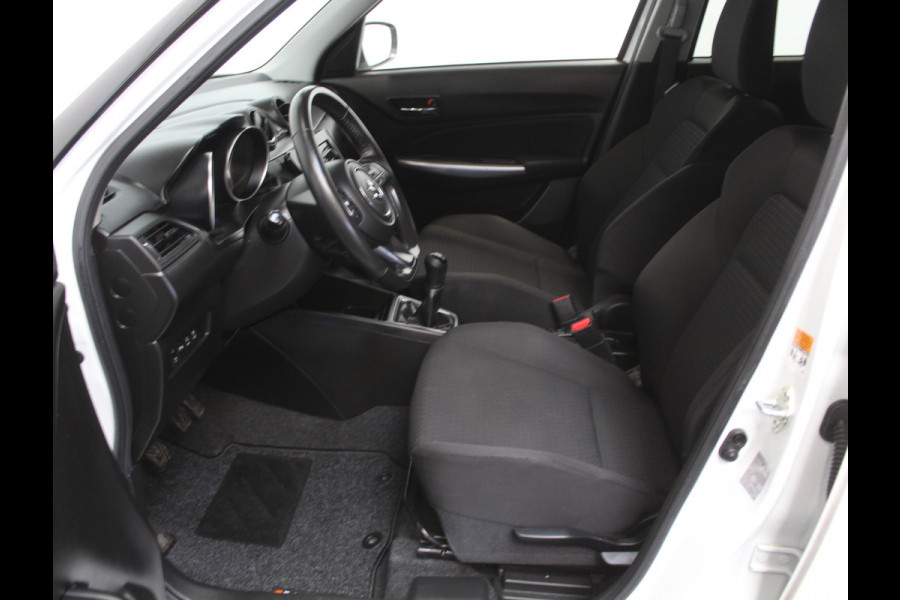 Suzuki Swift 1.2 Style Smart Hybrid CARPLAY | CLIMATE | ADAPCRUISE | DAB | NAVI | LMV16 | CAMERA | PDCA | LED | STOELVERW
