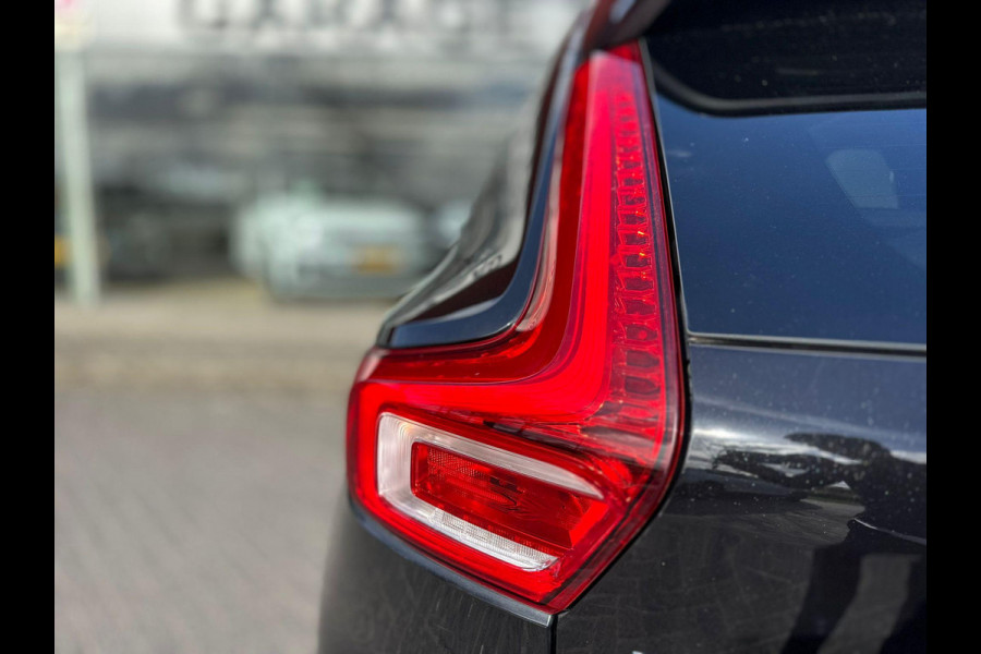 Volvo XC40 1.5 T5 Recharge R-Design | Trekhaak | Panorama dak | Beige Leder | Dealer onderhouden |