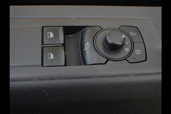 Ford Transit Custom 300 2.0 TDCI L2H1 Automaat Trend Nieuw Model Automaat  | Navigatie | Climate Control | Parkeersensoren | Camera | Lichtmetalen Velgen | Bumpers in kleur | Digitale Cockpit