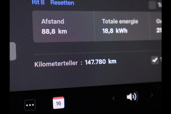 Tesla Model 3 Black Sport Pack RWD Plus 60 kWh 238 PK! | Navigatie | Panoramadak | Camera |