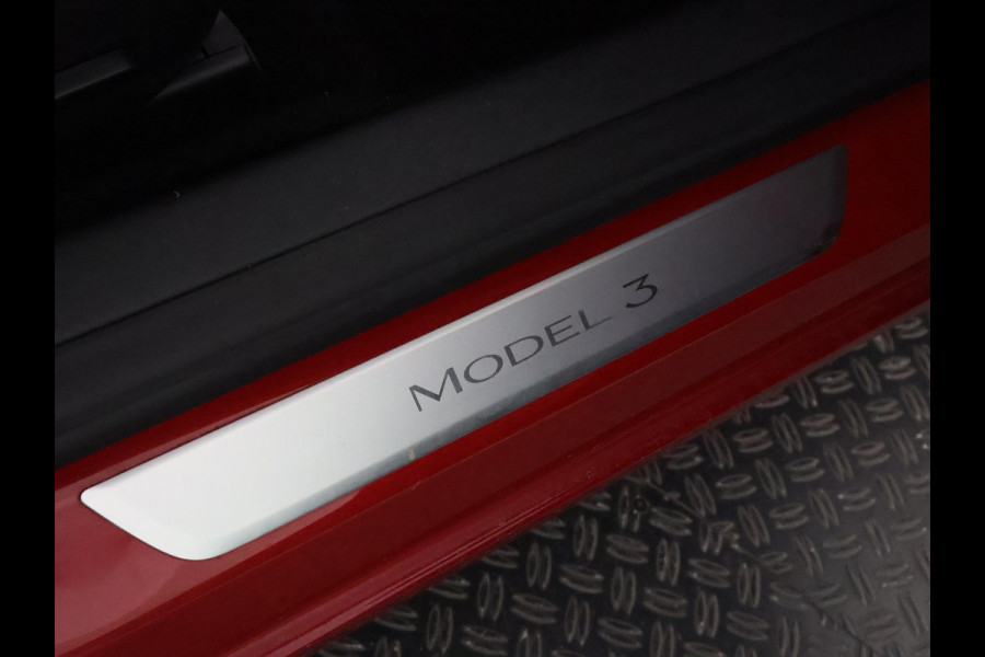 Tesla Model 3 Black Sport Pack RWD Plus 60 kWh 238 PK! | Navigatie | Panoramadak | Camera |