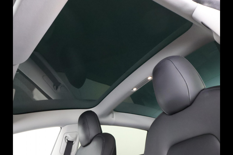 Tesla Model 3 Black Sport Pack RWD Plus 60 kWh 238 PK! | Navigatie | Panoramadak | Camera |