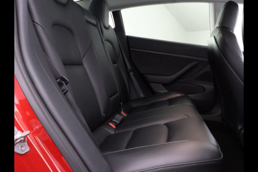 Tesla Model 3 Black Sport Pack RWD Plus 60 kWh 238 PK! | Navigatie | Panoramadak | Camera |