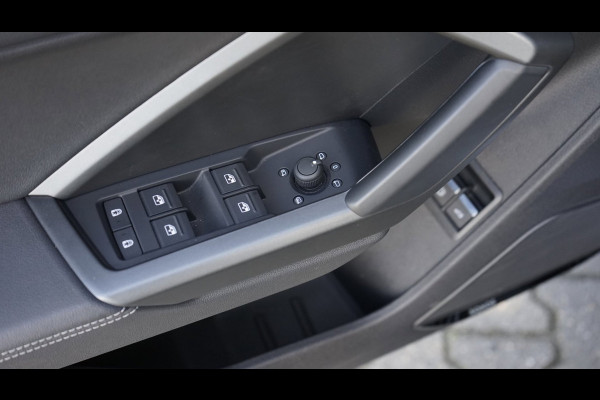 Audi Q3 45 TFSIe 3x S-Line Black Optik AUTOMAAT-ACC-CAMERA-CLIMA-KEYLESS-MATRIX LED-SONOS-STOELVERWARMING-VIRTUEEL