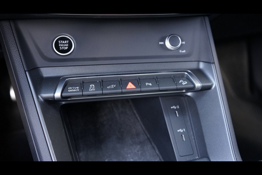Audi Q3 45 TFSIe 3x S-Line Black Optik AUTOMAAT-ACC-CAMERA-CLIMA-KEYLESS-MATRIX LED-SONOS-STOELVERWARMING-VIRTUEEL