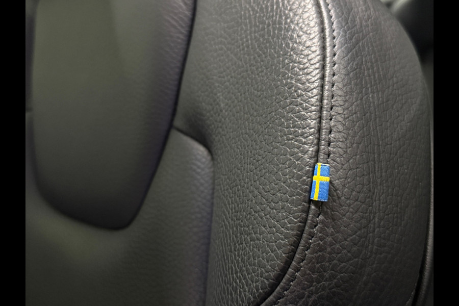 Volvo XC60 2.0 T6 AWD Plus Dark Trekhaak Pano Memory Camera Leer Keyless Cruise