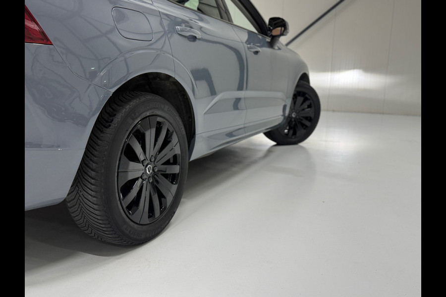 Volvo XC60 2.0 T6 AWD Plus Dark Trekhaak Pano Memory Camera Leer Keyless Cruise