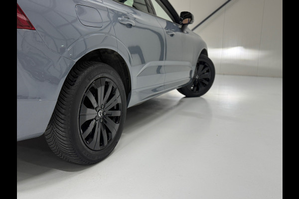 Volvo XC60 2.0 T6 AWD Plus Dark Trekhaak Pano Memory Camera Leer Keyless Cruise