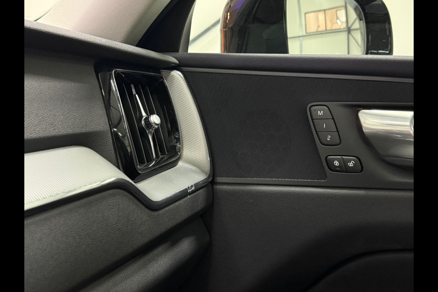 Volvo XC60 2.0 T6 AWD Plus Dark Trekhaak Pano Memory Camera Leer Keyless Cruise