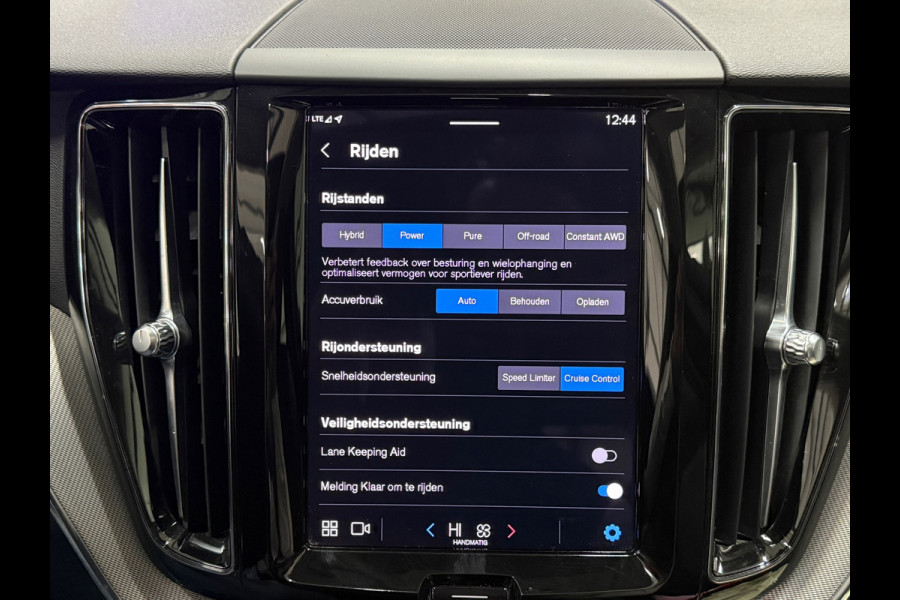 Volvo XC60 2.0 T6 AWD Plus Dark Trekhaak Pano Memory Camera Leer Keyless Cruise