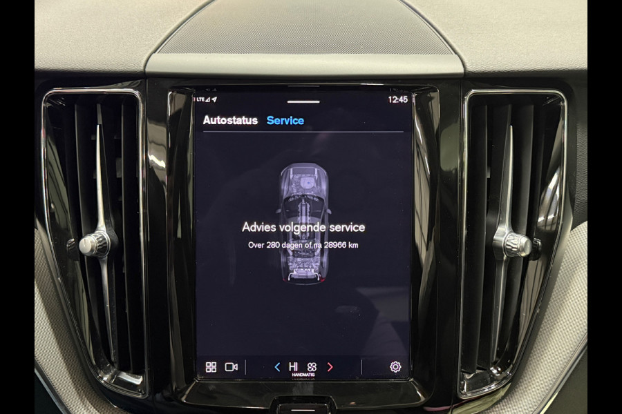 Volvo XC60 2.0 T6 AWD Plus Dark Trekhaak Pano Memory Camera Leer Keyless Cruise
