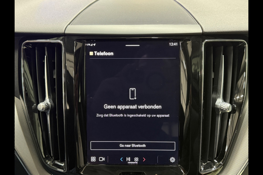 Volvo XC60 2.0 T6 AWD Plus Dark Trekhaak Pano Memory Camera Leer Keyless Cruise