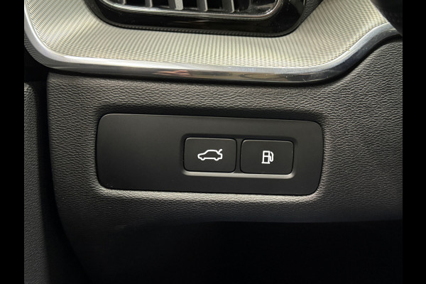 Volvo XC60 2.0 T6 AWD Plus Dark Trekhaak Pano Memory Camera Leer Keyless Cruise