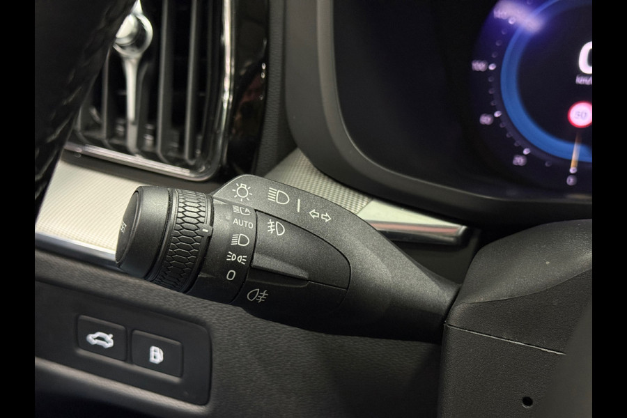 Volvo XC60 2.0 T6 AWD Plus Dark Trekhaak Pano Memory Camera Leer Keyless Cruise