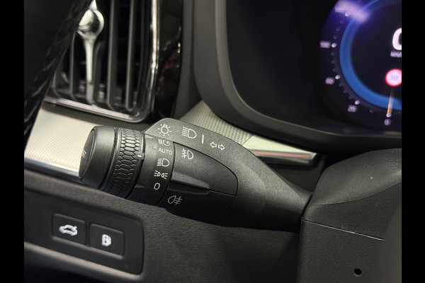 Volvo XC60 2.0 T6 AWD Plus Dark Trekhaak Pano Memory Camera Leer Keyless Cruise