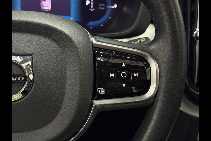 Volvo XC60 2.0 T6 AWD Plus Dark Trekhaak Pano Memory Camera Leer Keyless Cruise