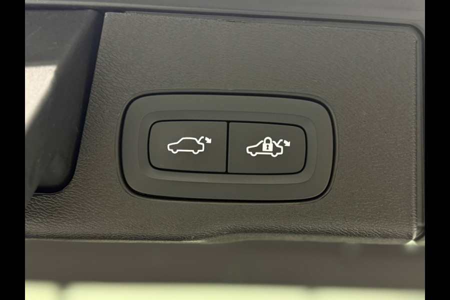 Volvo XC60 2.0 T6 AWD Plus Dark Trekhaak Pano Memory Camera Leer Keyless Cruise