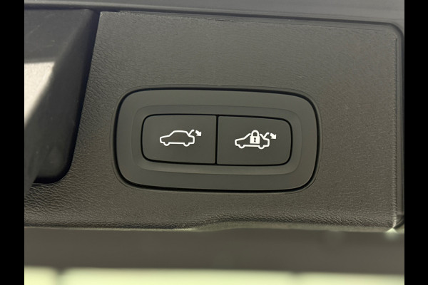 Volvo XC60 2.0 T6 AWD Plus Dark Trekhaak Pano Memory Camera Leer Keyless Cruise