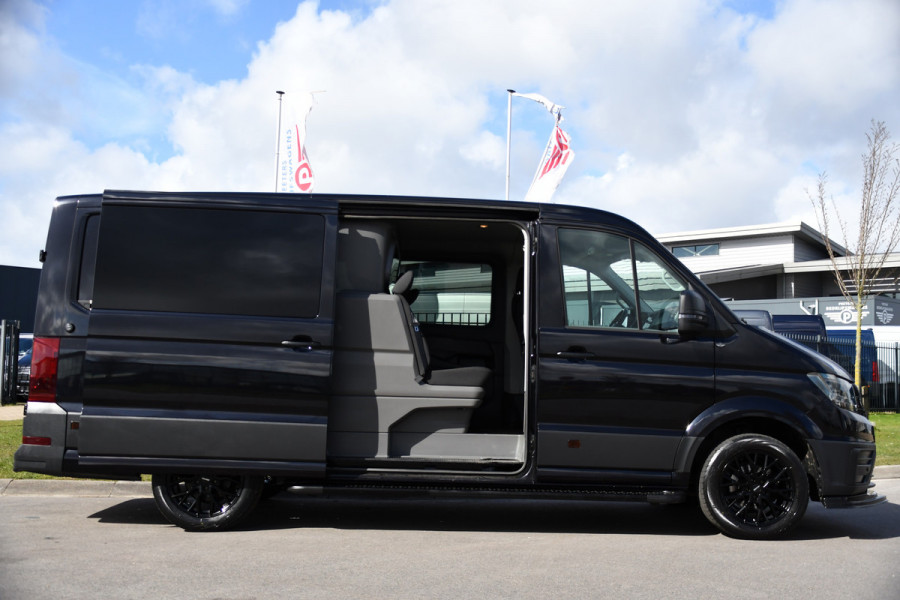 Volkswagen Crafter 35 2.0 TDI L3H2 DC Black Edition Cruise, Camera, Carplay, LED, Clima, Voorruit verwarming, Automaat, 7 Zits, Uniek!
