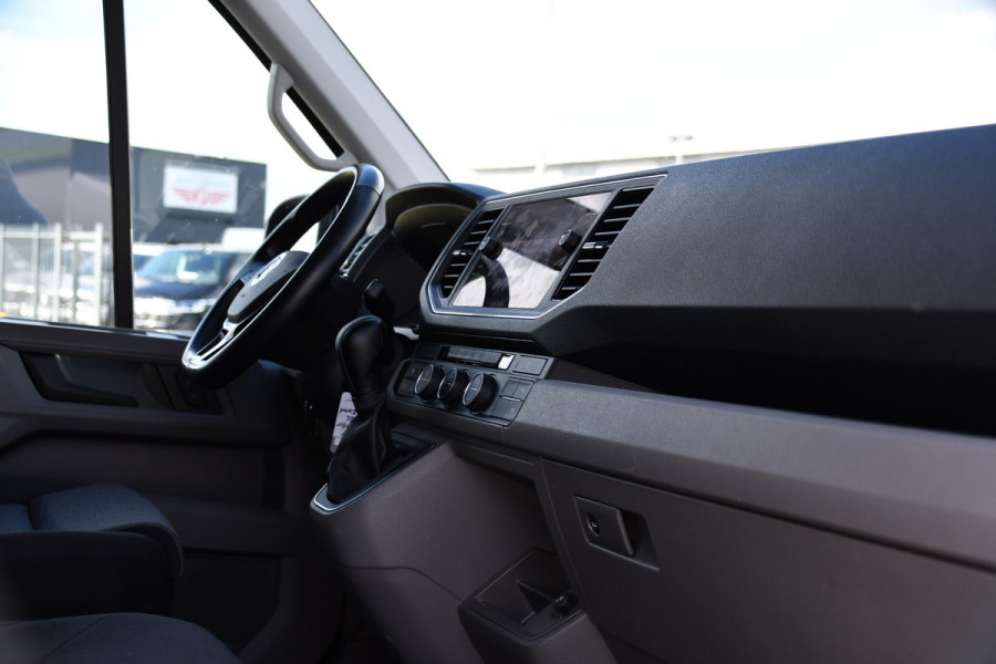 Volkswagen Crafter 35 2.0 TDI L3H2 DC Black Edition Cruise, Camera, Carplay, LED, Clima, Voorruit verwarming, Automaat, 7 Zits, Uniek!