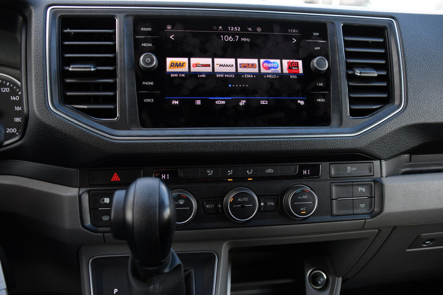 Volkswagen Crafter 35 2.0 TDI L3H2 DC Black Edition Cruise, Camera, Carplay, LED, Clima, Voorruit verwarming, Automaat, 7 Zits, Uniek!