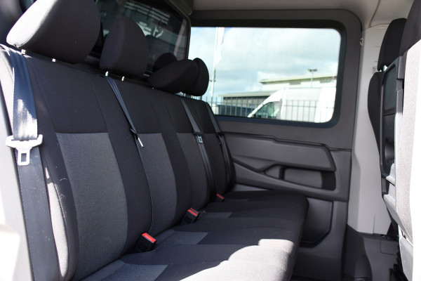 Volkswagen Crafter 35 2.0 TDI L3H2 DC Black Edition Cruise, Camera, Carplay, LED, Clima, Voorruit verwarming, Automaat, 7 Zits, Uniek!