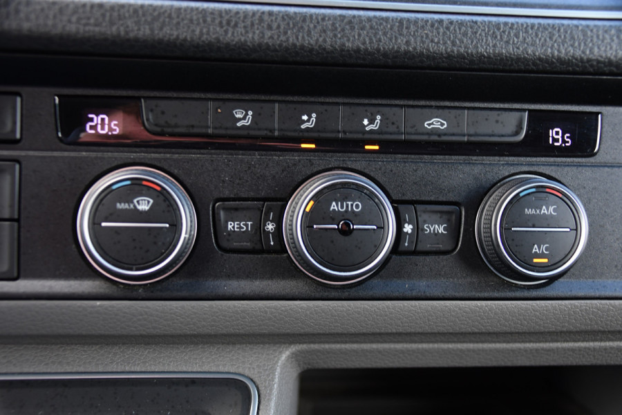 Volkswagen Crafter 35 2.0 TDI L3H2 DC Black Edition Cruise, Camera, Carplay, LED, Clima, Voorruit verwarming, Automaat, 7 Zits, Uniek!