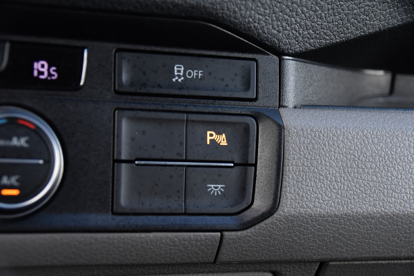 Volkswagen Crafter 35 2.0 TDI L3H2 DC Black Edition Cruise, Camera, Carplay, LED, Clima, Voorruit verwarming, Automaat, 7 Zits, Uniek!