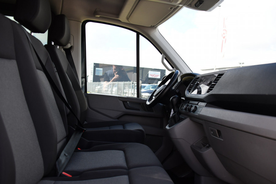 Volkswagen Crafter 35 2.0 TDI L3H2 DC Black Edition Cruise, Camera, Carplay, LED, Clima, Voorruit verwarming, Automaat, 7 Zits, Uniek!
