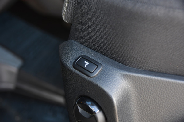 Volkswagen Crafter 35 2.0 TDI L3H2 DC Black Edition Cruise, Camera, Carplay, LED, Clima, Voorruit verwarming, Automaat, 7 Zits, Uniek!