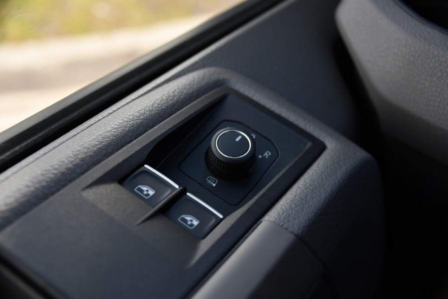 Volkswagen Crafter 35 2.0 TDI L3H2 DC Black Edition Cruise, Camera, Carplay, LED, Clima, Voorruit verwarming, Automaat, 7 Zits, Uniek!