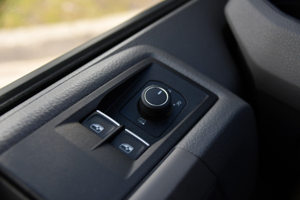 Volkswagen Crafter 35 2.0 TDI L3H2 DC Black Edition Cruise, Camera, Carplay, LED, Clima, Voorruit verwarming, Automaat, 7 Zits, Uniek!