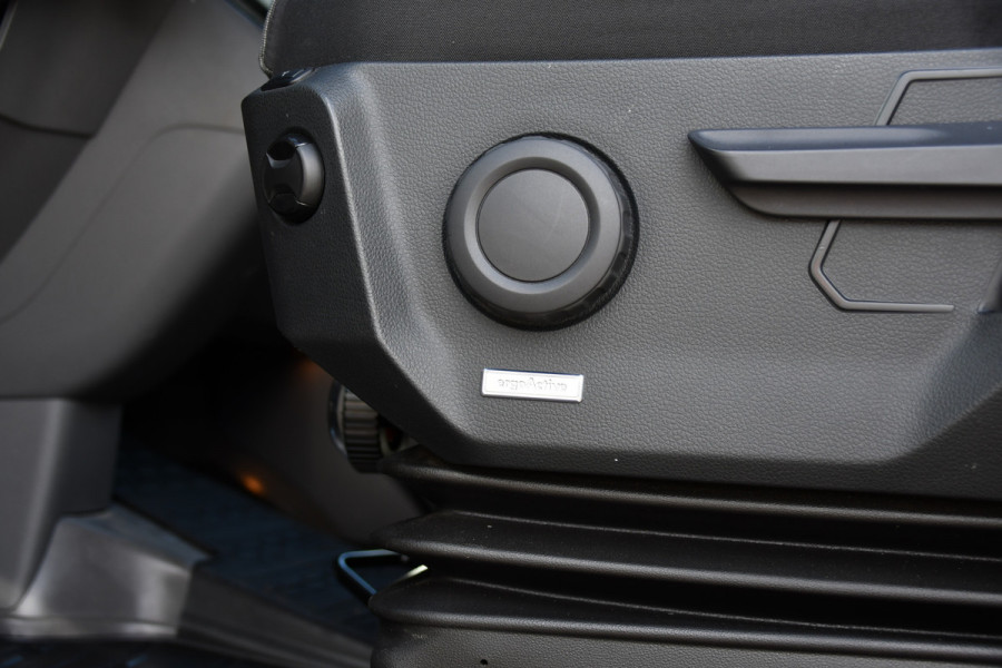 Volkswagen Crafter 35 2.0 TDI L3H2 DC Black Edition Cruise, Camera, Carplay, LED, Clima, Voorruit verwarming, Automaat, 7 Zits, Uniek!