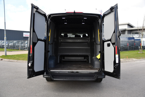 Volkswagen Crafter 35 2.0 TDI L3H2 DC Black Edition Cruise, Camera, Carplay, LED, Clima, Voorruit verwarming, Automaat, 7 Zits, Uniek!