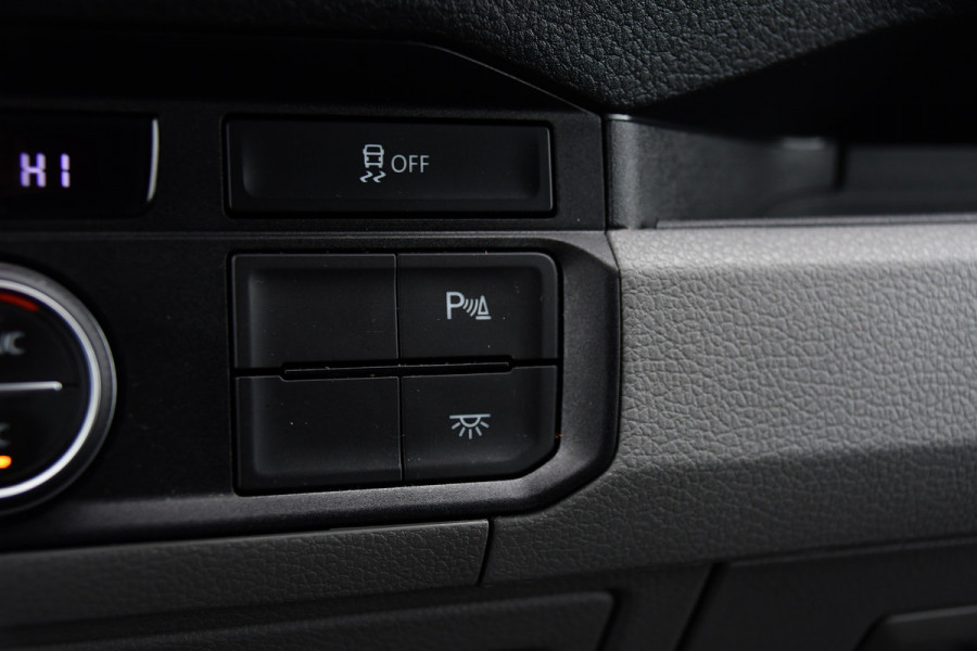 Volkswagen Crafter 35 2.0 TDI L3H2 Highline PB Edition Adaptieve Cruise, Camera, Carplay, Clima, LED, Stoelverwarming, Multimedia, Sensoren, Uniek!