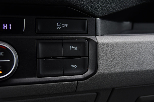 Volkswagen Crafter 35 2.0 TDI L3H2 Highline PB Edition Adaptieve Cruise, Camera, Carplay, Clima, LED, Stoelverwarming, Multimedia, Sensoren, Uniek!