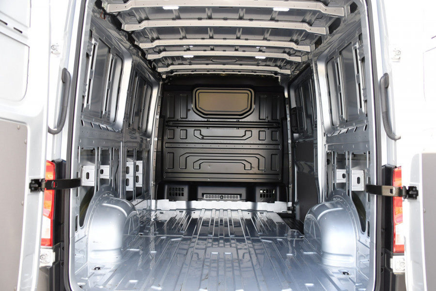 Volkswagen Crafter 35 2.0 TDI L3H2 Highline PB Edition Adaptieve Cruise, Camera, Carplay, Clima, LED, Stoelverwarming, Multimedia, Sensoren, Uniek!