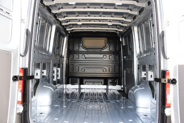 Volkswagen Crafter 35 2.0 TDI L3H2 Highline PB Edition Adaptieve Cruise, Camera, Carplay, Clima, LED, Stoelverwarming, Multimedia, Sensoren, Uniek!