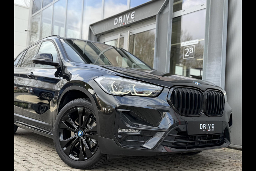 BMW X1 xDrive25e High Ex. Sportline Black|Leer|memory|Cam|Sfeer