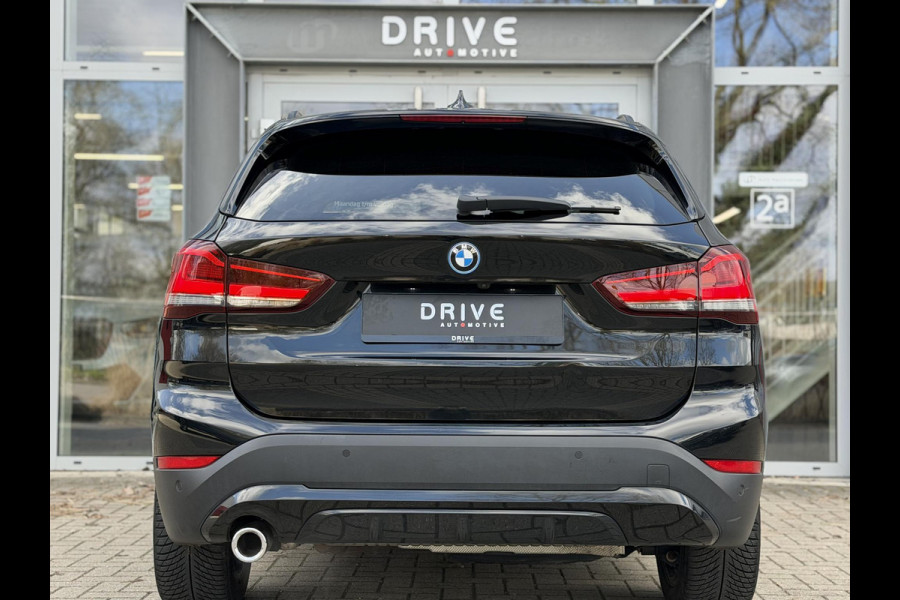 BMW X1 xDrive25e High Ex. Sportline Black|Leer|memory|Cam|Sfeer