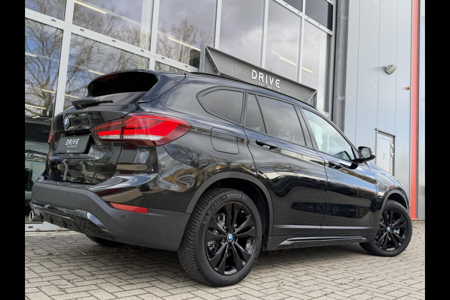 BMW X1 xDrive25e High Ex. Sportline Black|Leer|memory|Cam|Sfeer