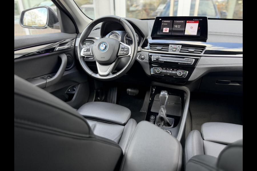BMW X1 xDrive25e High Ex. Sportline Black|Leer|memory|Cam|Sfeer