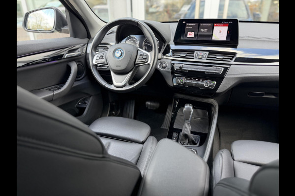 BMW X1 xDrive25e High Ex. Sportline Black|Leer|memory|Cam|Sfeer