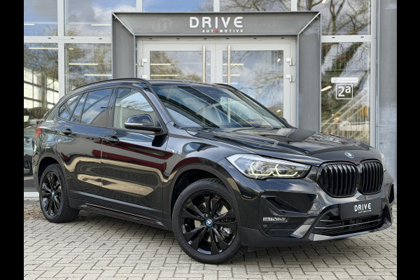 BMW X1 xDrive25e High Ex. Sportline Black|Leer|memory|Cam|Sfeer