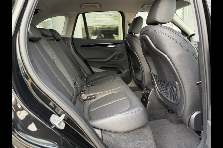 BMW X1 xDrive25e High Ex. Sportline Black|Leer|memory|Cam|Sfeer