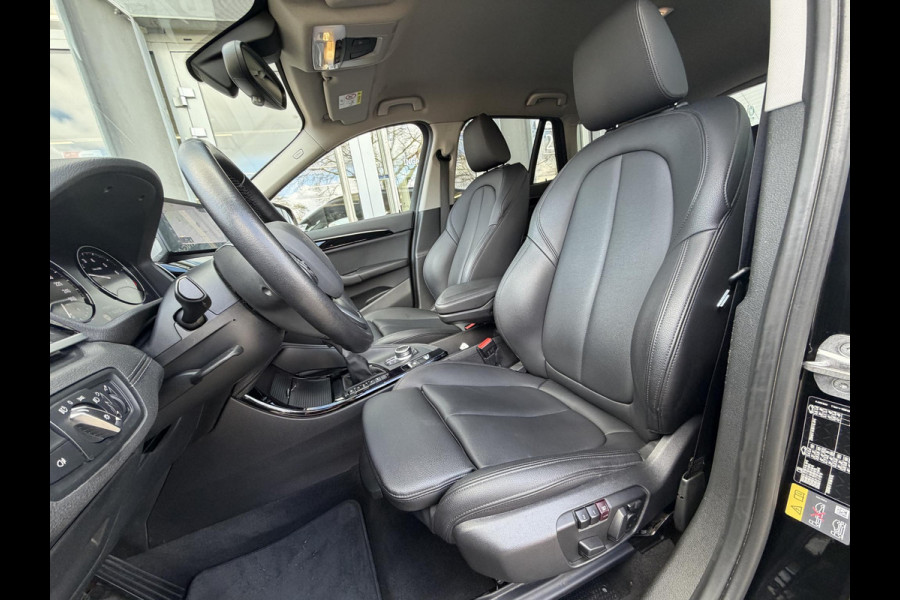 BMW X1 xDrive25e High Ex. Sportline Black|Leer|memory|Cam|Sfeer