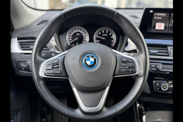 BMW X1 xDrive25e High Ex. Sportline Black|Leer|memory|Cam|Sfeer